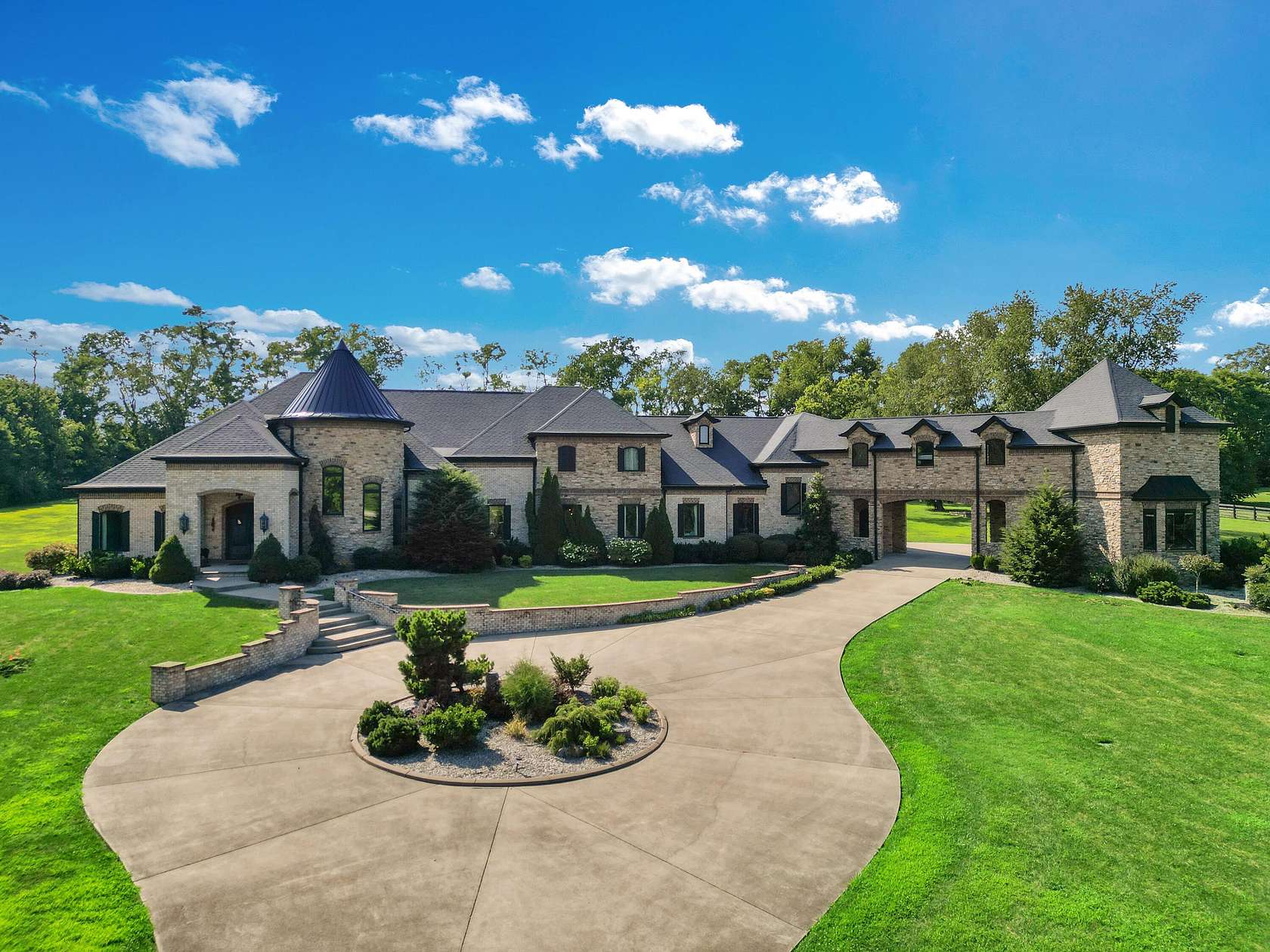 5 Acres of Residential Land with Home for Sale in Nicholasville, Kentucky