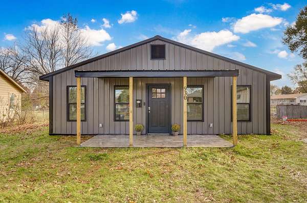 0.25 Acres of Residential Land with Home for Sale in Aurora, Missouri