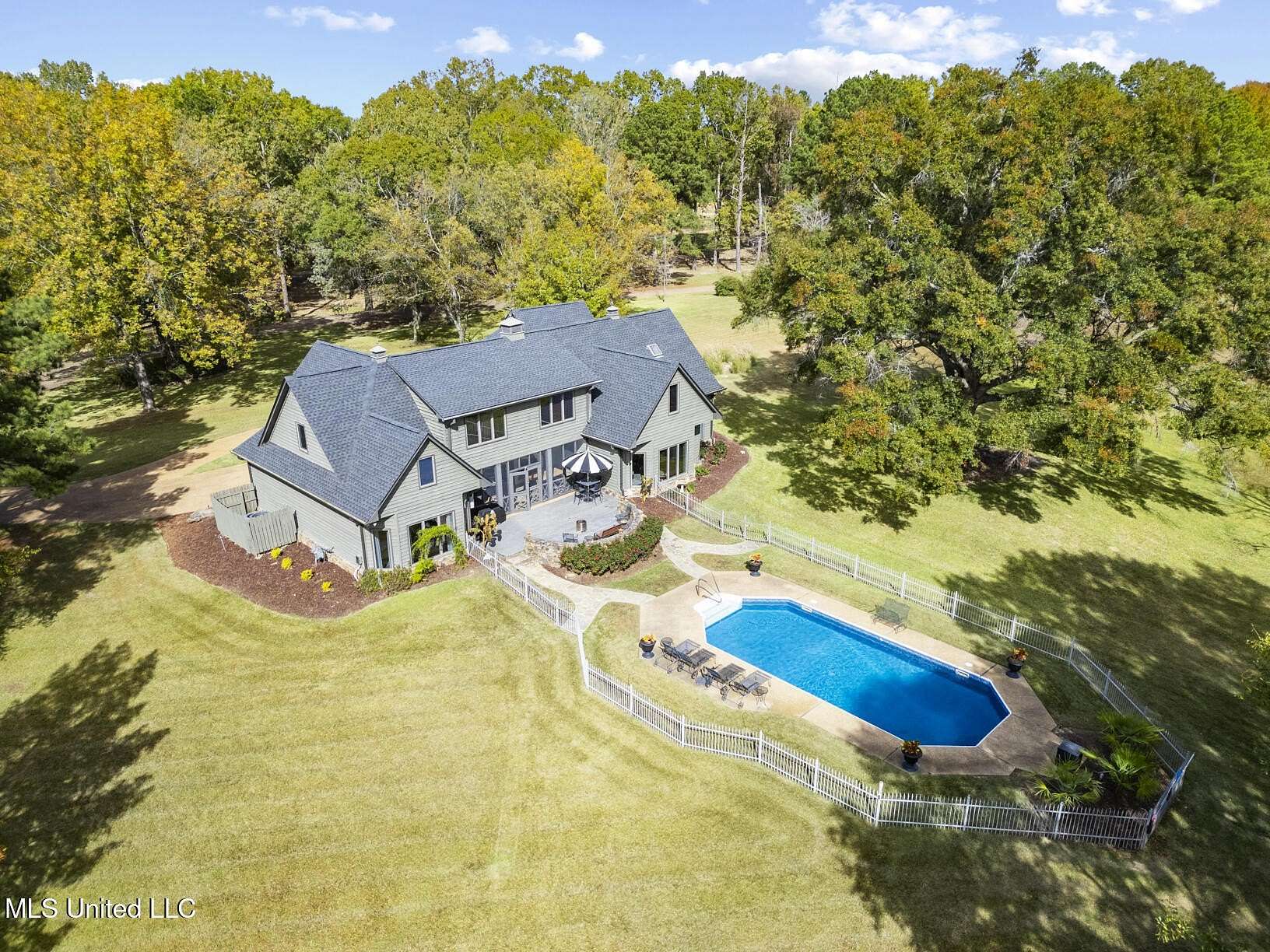 5 Acres of Residential Land with Home for Sale in Madison, Mississippi