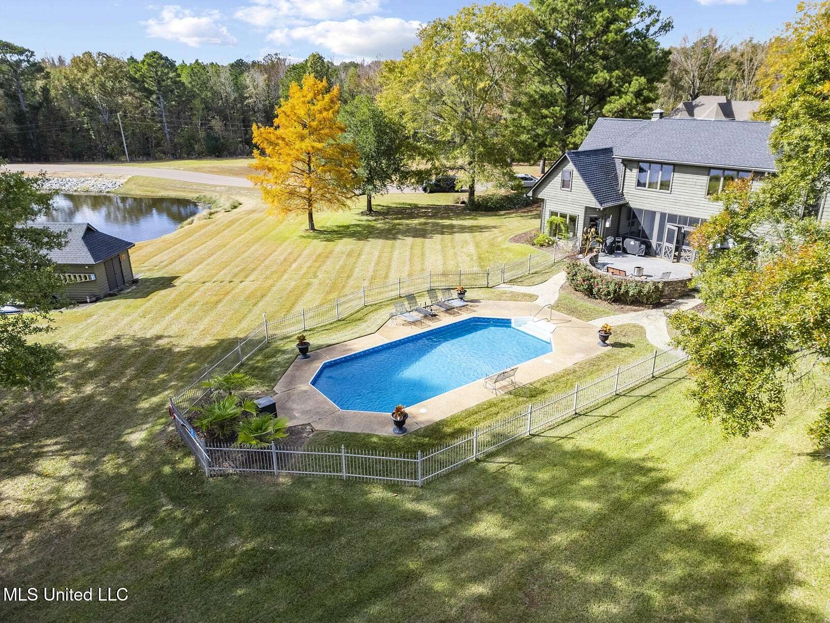 5 Acres of Residential Land with Home for Sale in Madison, Mississippi