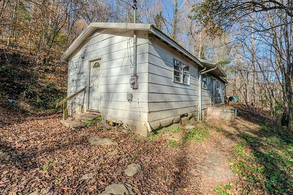 1.57 Acres of Residential Land with Home for Sale in Heiskell, Tennessee