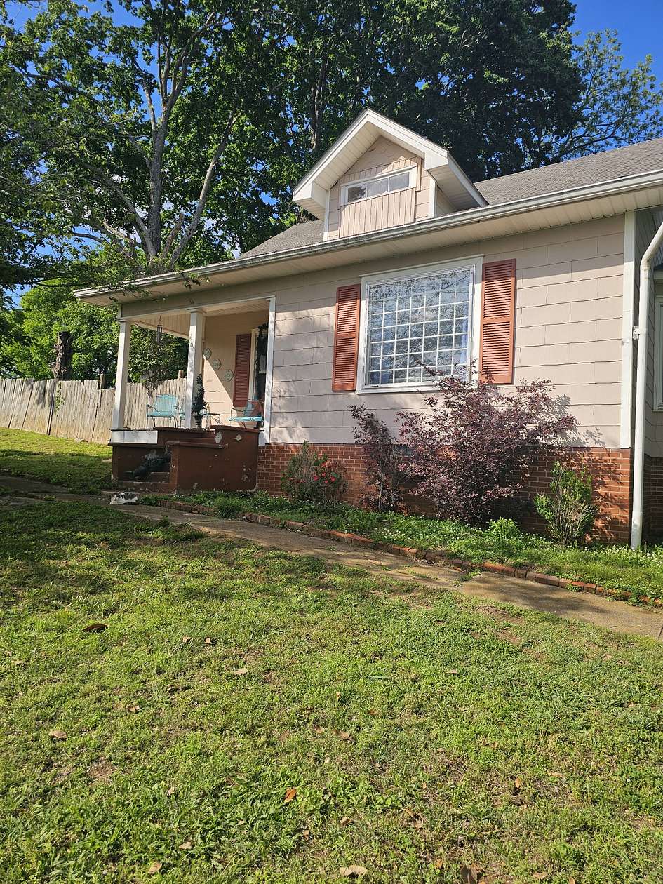 1.9 Acres of Residential Land with Home for Sale in Shelbyville, Tennessee