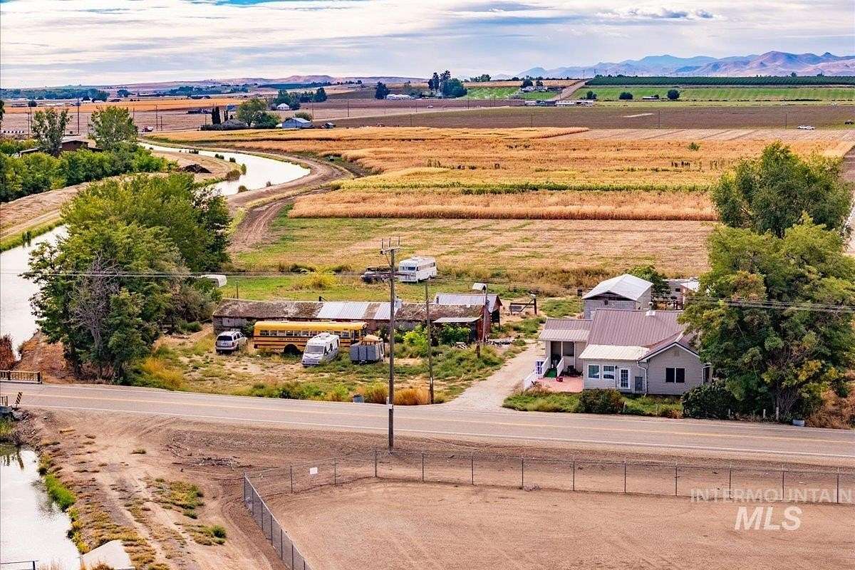 2 Acres of Residential Land with Home for Sale in Caldwell, Idaho
