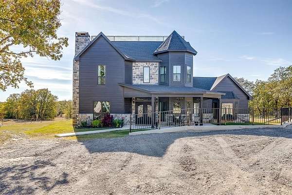 5.5 Acres of Residential Land with Home for Sale in Paradise, Texas