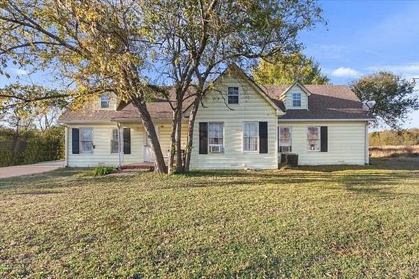 3.32 Acres of Residential Land with Home for Sale in Mart, Texas