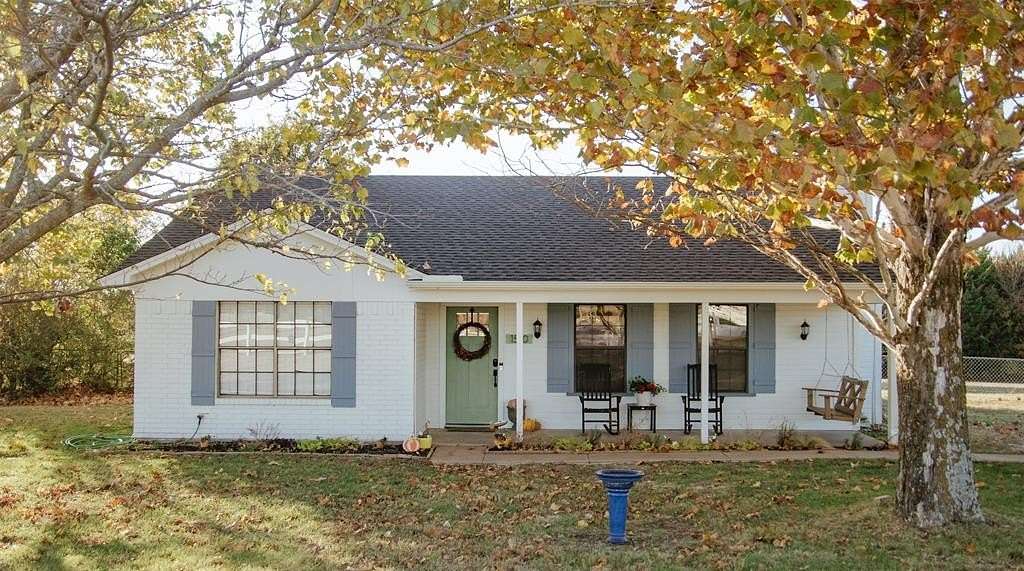 1.7 Acres of Residential Land with Home for Sale in Lowry Crossing, Texas