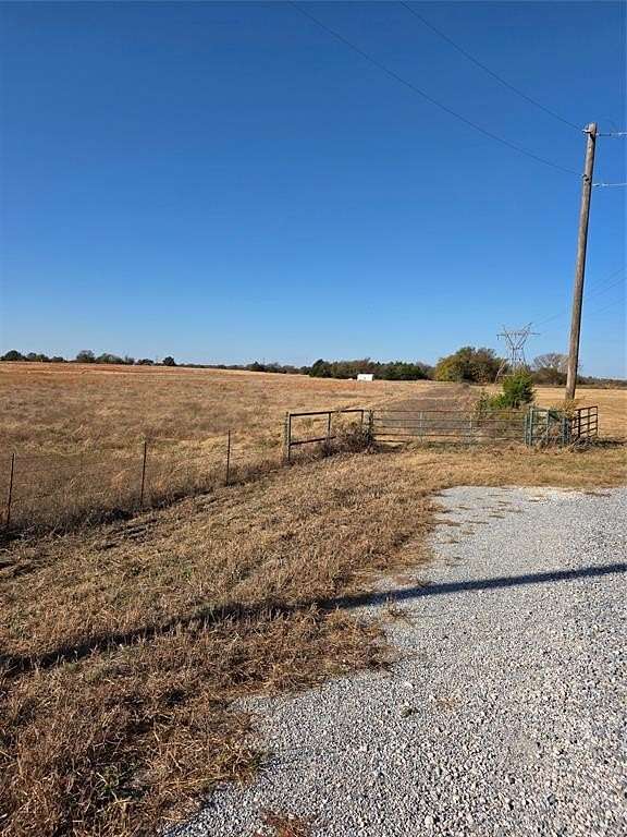 15.4 Acres of Land for Sale in Savoy, Texas