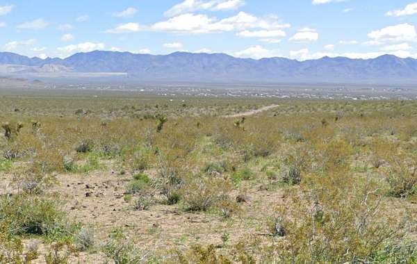 2.35 Acres of Residential Land for Sale in Golden Valley, Arizona