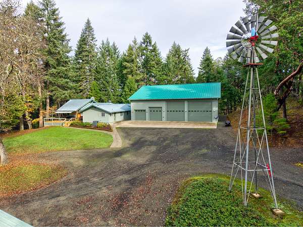 22.4 Acres of Land with Home for Sale in Roseburg, Oregon