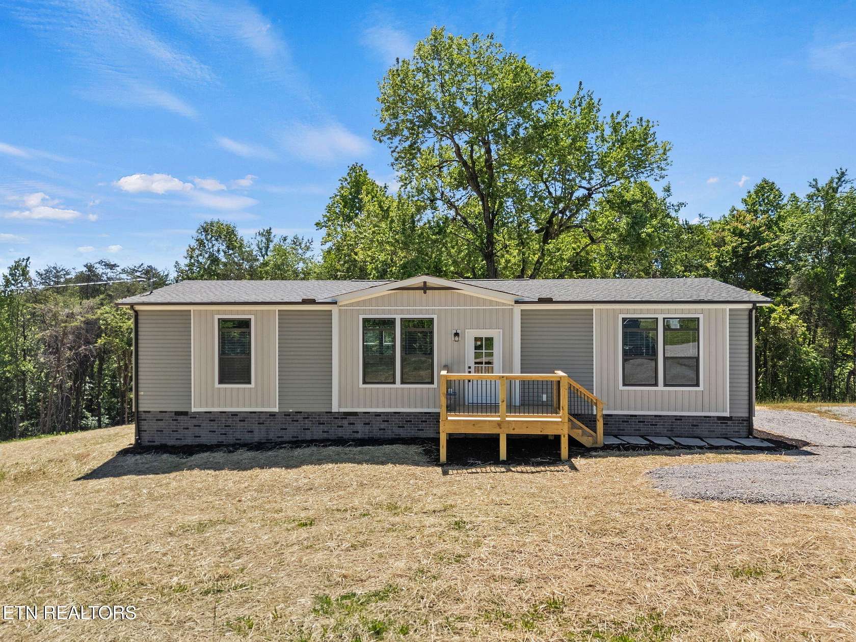 1.78 Acres of Land with Home for Sale in Clinton, Tennessee