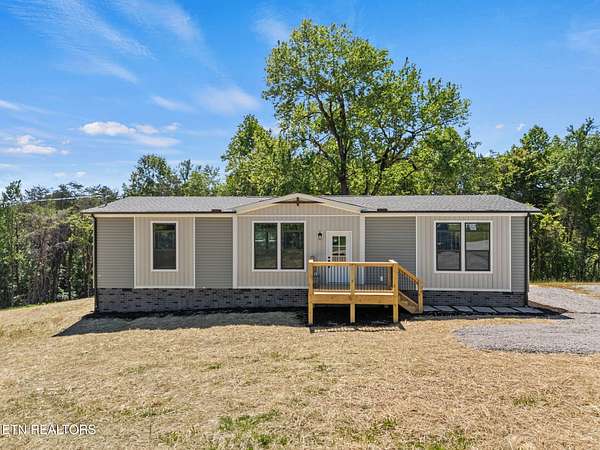 1.78 Acres of Land with Home for Sale in Clinton, Tennessee
