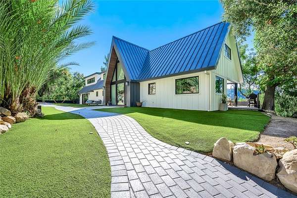 3.72 Acres of Land with Home for Lease in Calabasas, California