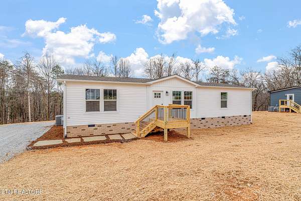 1.68 Acres of Land with Home for Sale in Clinton, Tennessee