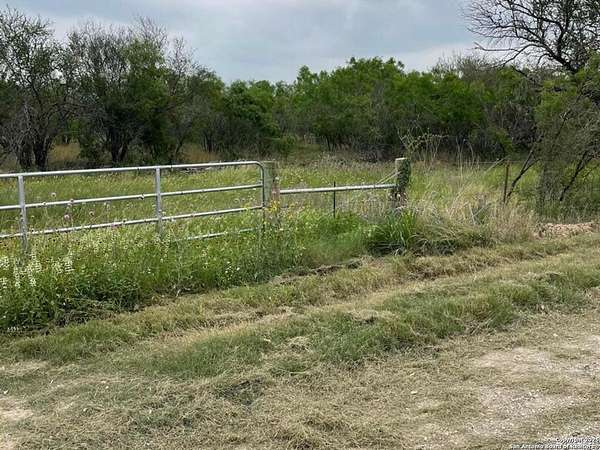 10 Acres of Land for Sale in Jourdanton, Texas