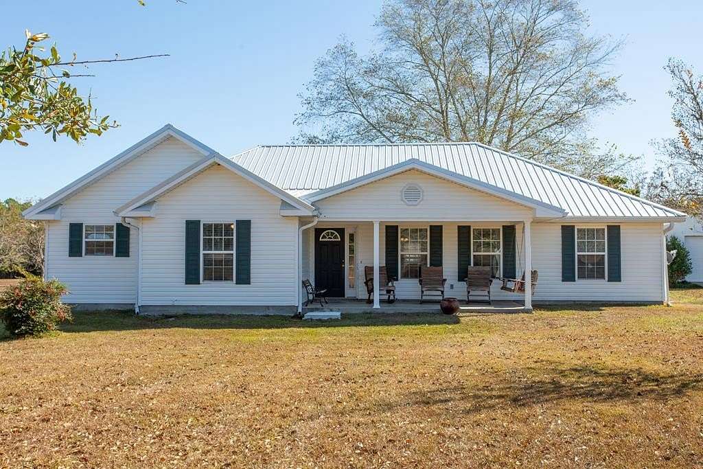 1.83 Acres of Residential Land with Home for Sale in Jesup, Georgia
