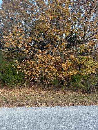 5 Acres of Residential Land for Sale in Huntingdon, Tennessee