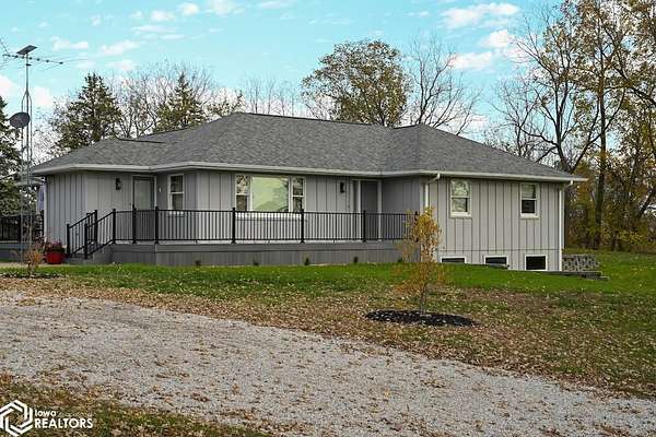 4.29 Acres of Residential Land with Home for Sale in Oskaloosa, Iowa