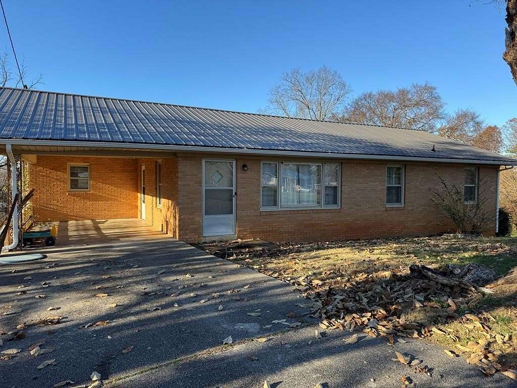 2.6 Acres of Residential Land with Home for Sale in Sparta, Tennessee