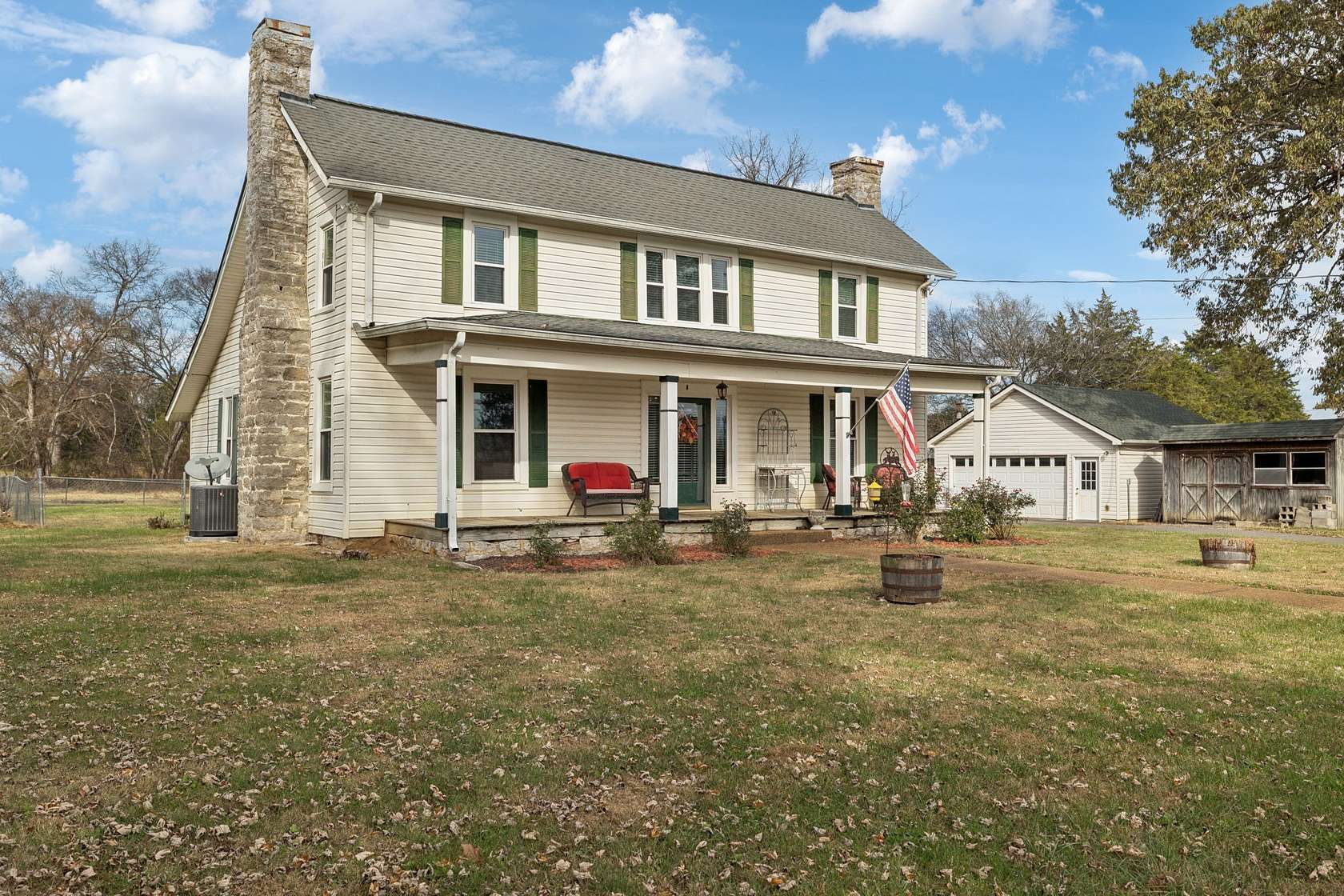 10 Acres of Land with Home for Sale in Lebanon, Tennessee