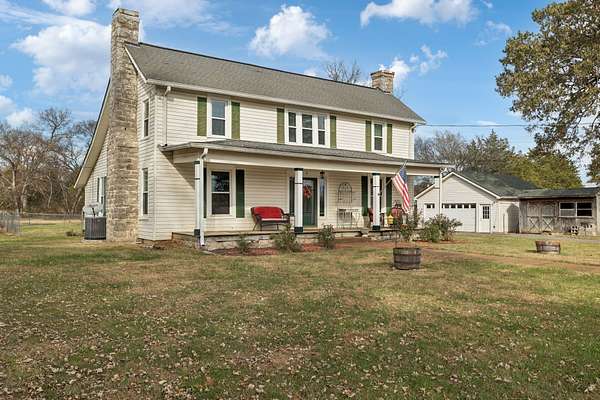 10 Acres of Land with Home for Sale in Lebanon, Tennessee