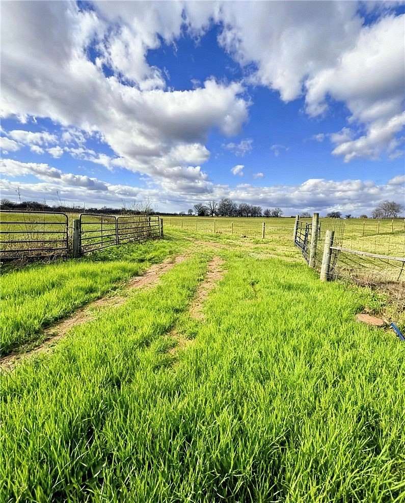 10 Acres of Land for Sale in Pea Ridge, Arkansas