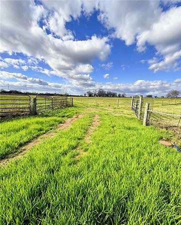 10 Acres of Land for Sale in Pea Ridge, Arkansas