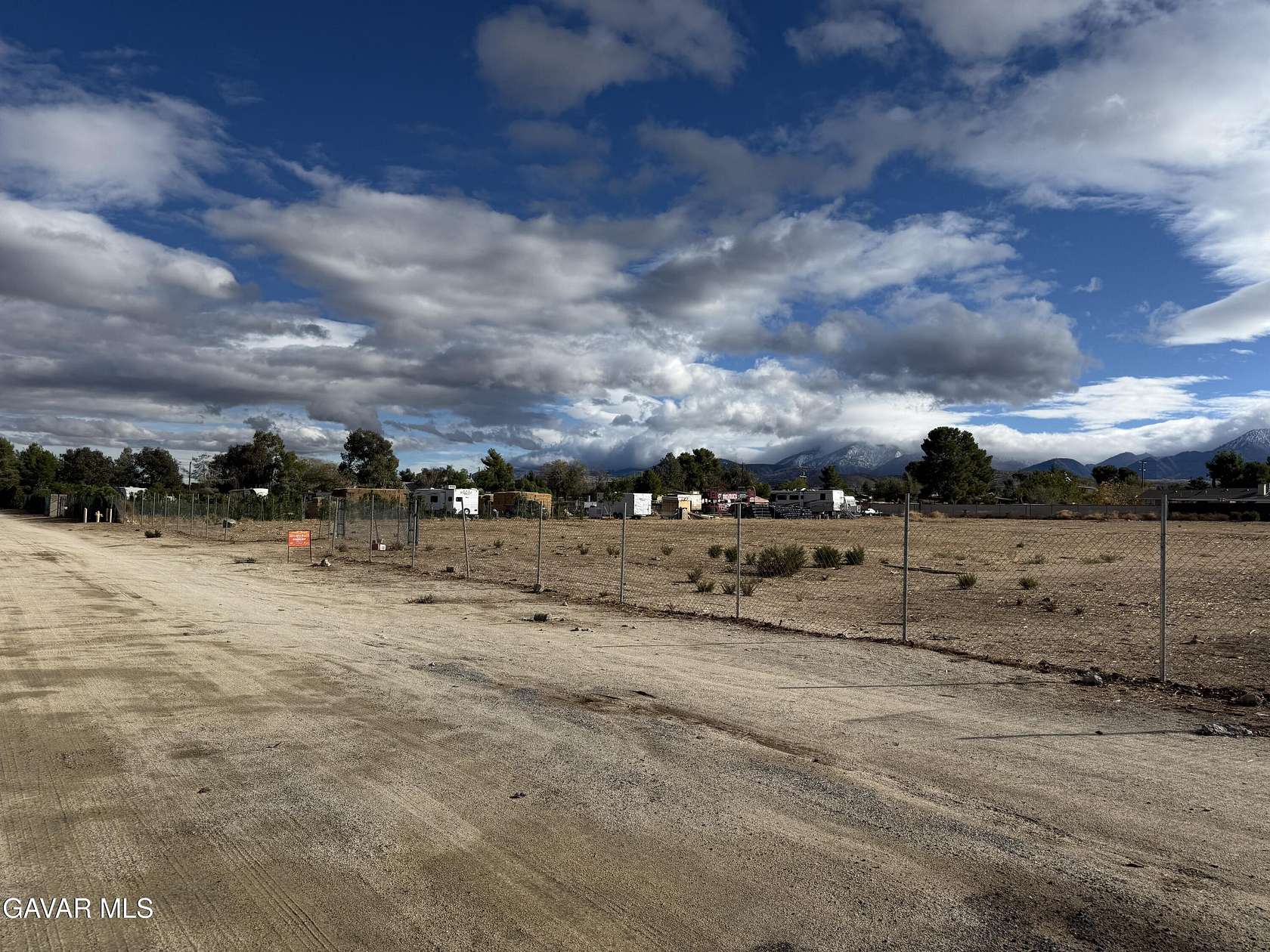1.52 Acres of Residential Land for Sale in Pearblossom, California