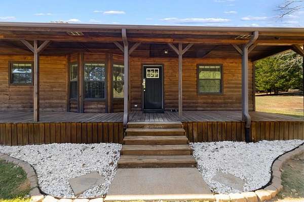 5 Acres of Residential Land with Home for Sale in Palestine, Texas