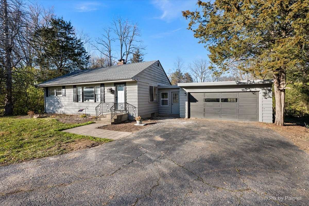 2.9 Acres of Residential Land with Home for Sale in Barrington, Illinois