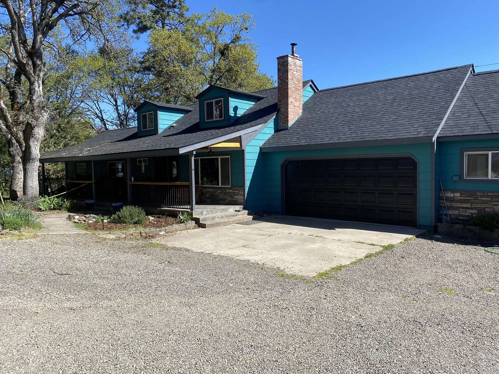 1.54 Acres of Residential Land with Home for Sale in Central Point, Oregon