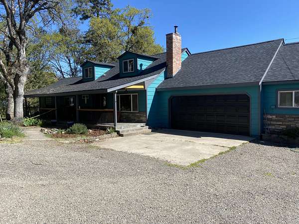 1.54 Acres of Residential Land with Home for Sale in Central Point, Oregon