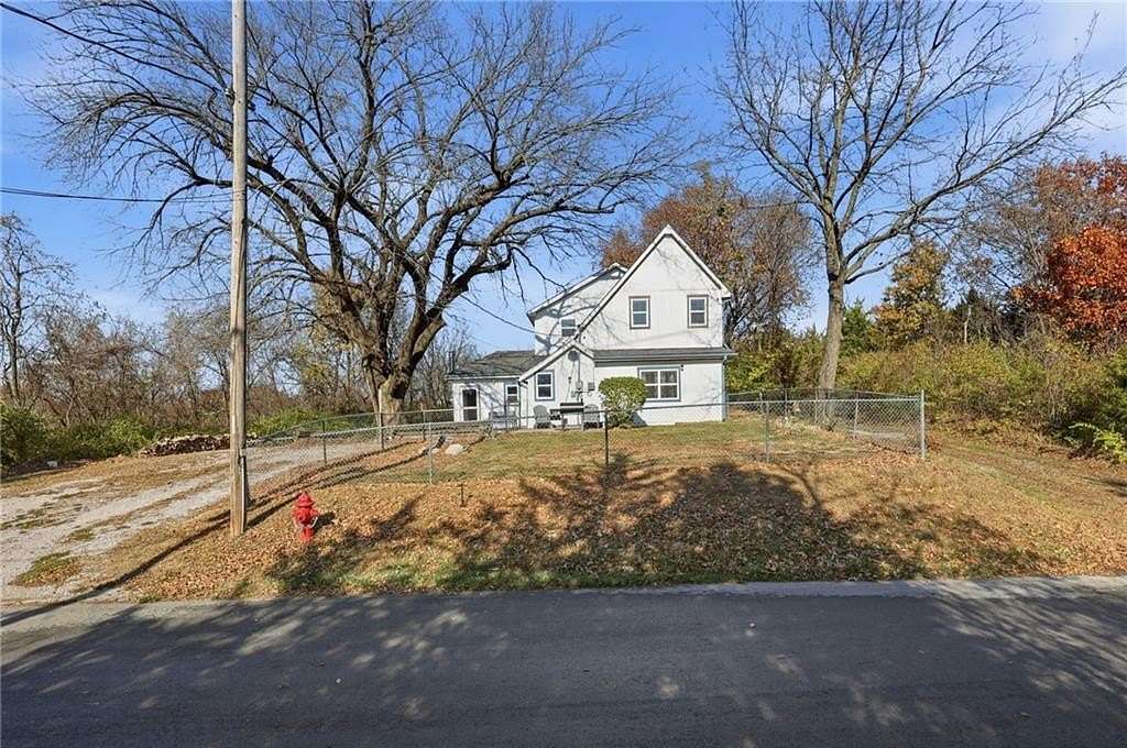 1.88 Acres of Residential Land with Home for Sale in Kansas City, Kansas