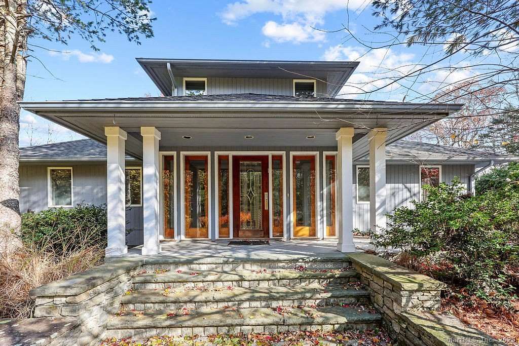 2 Acres of Residential Land with Home for Sale in Cheshire, Connecticut