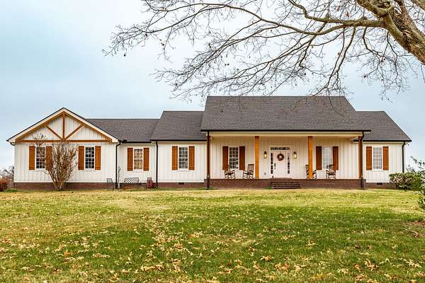 5 Acres of Residential Land with Home for Sale in Springfield, Tennessee