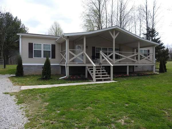 4.59 Acres of Land with Home for Sale in Jamestown, Tennessee