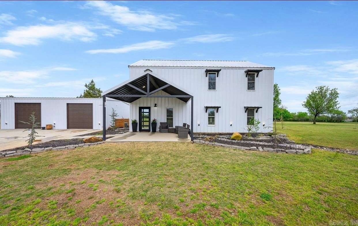 1.5 Acres of Residential Land with Home for Sale in Nashville, Arkansas