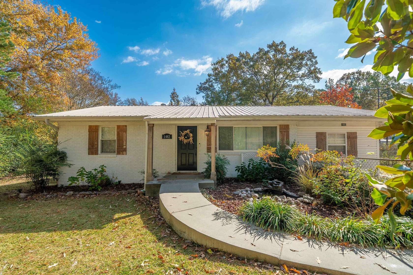 1.67 Acres of Residential Land with Home for Sale in Hot Springs, Arkansas