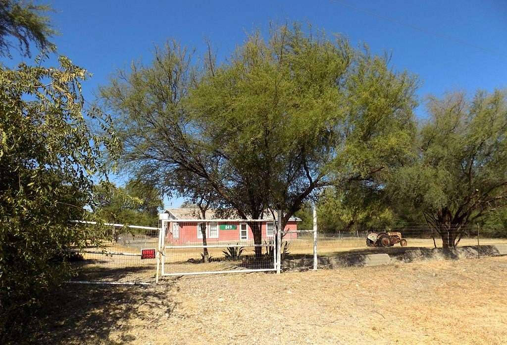 13 Acres of Land with Home for Sale in Quemado, Texas