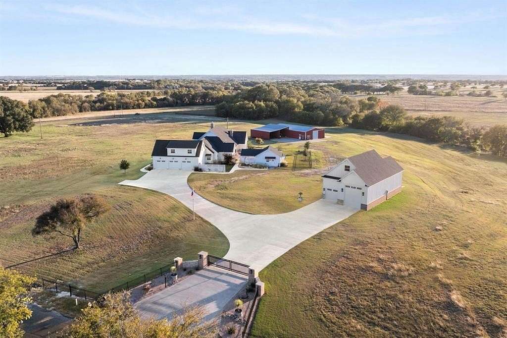 46 Acres of Land with Home for Sale in Waxahachie, Texas