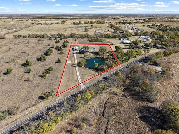 4 Acres of Residential Land with Home for Sale in Paris, Texas