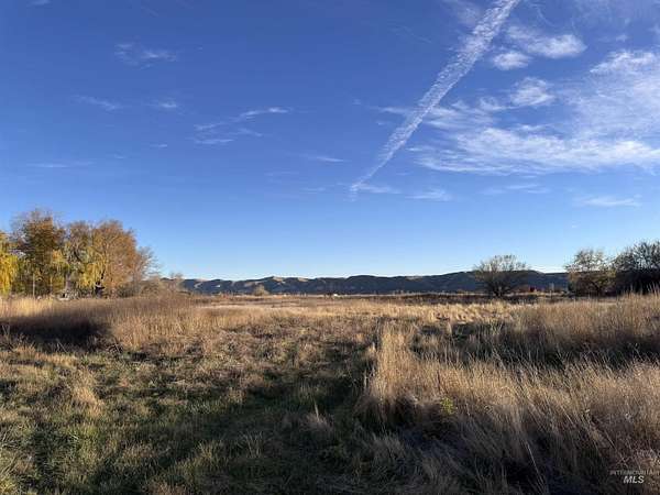 9 Acres of Residential Land with Home for Sale in Emmett, Idaho