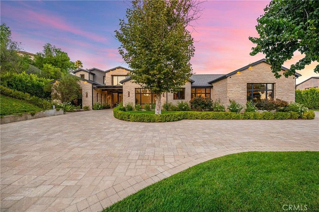 1.6 Acres of Residential Land with Home for Sale in Hidden Hills, California