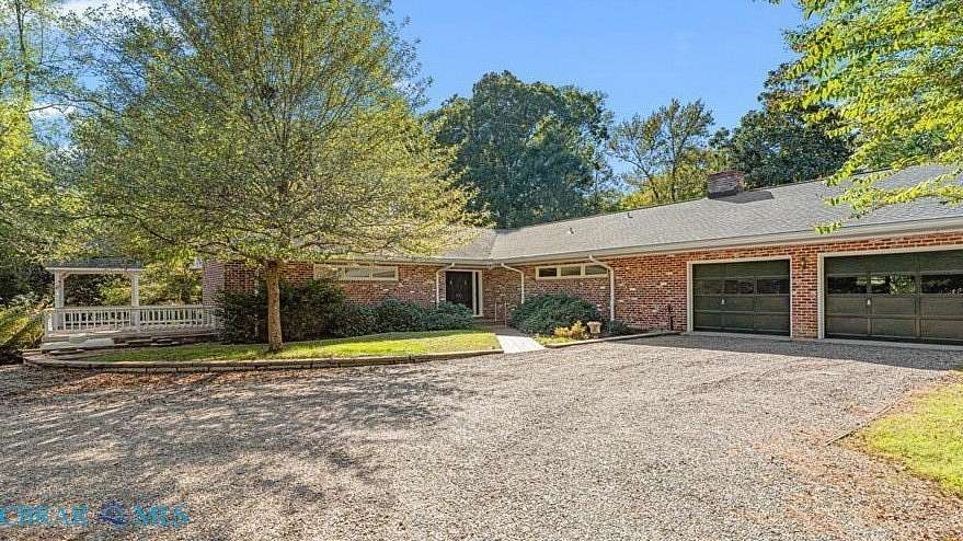 2.43 Acres of Residential Land with Home for Sale in Kilmarnock, Virginia