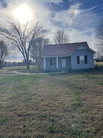 3 Acres of Residential Land with Home for Sale in Lafayette, Tennessee