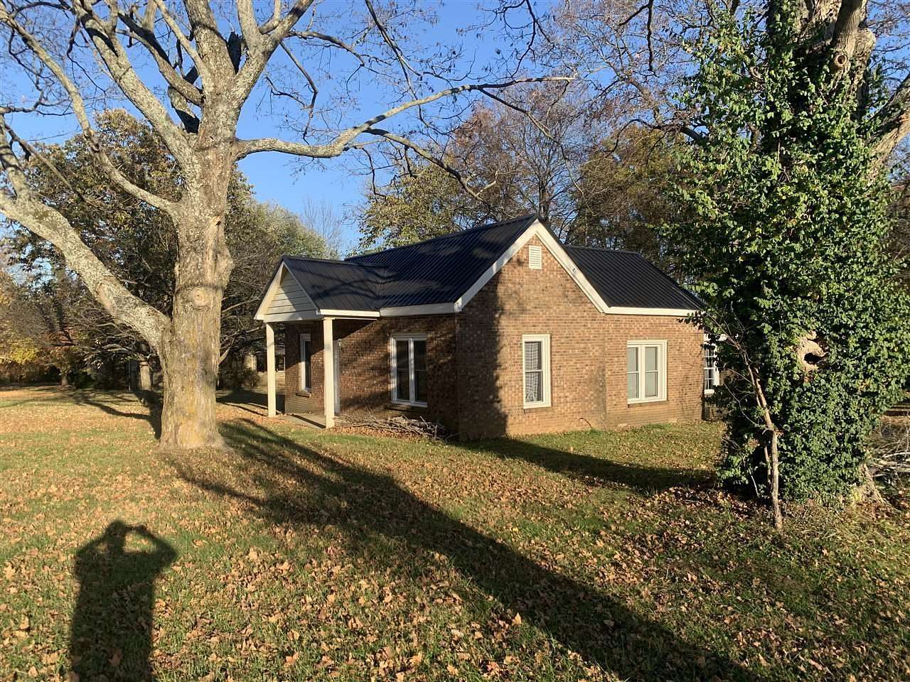 2.76 Acres of Residential Land with Home for Sale in Russellville, Kentucky