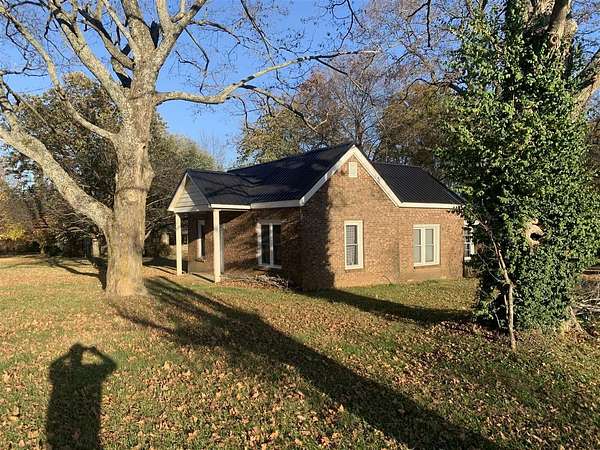 2.76 Acres of Residential Land with Home for Sale in Russellville, Kentucky