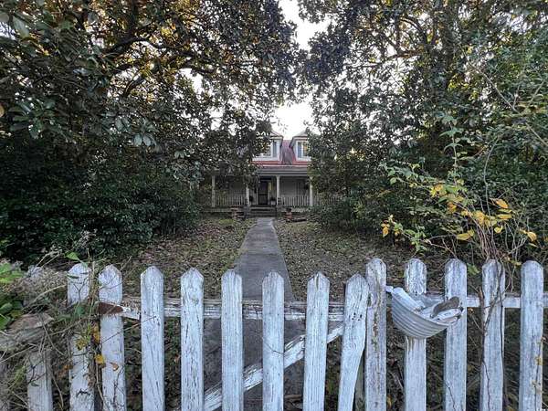 3 Acres of Residential Land with Home for Sale in Kingstree, South Carolina