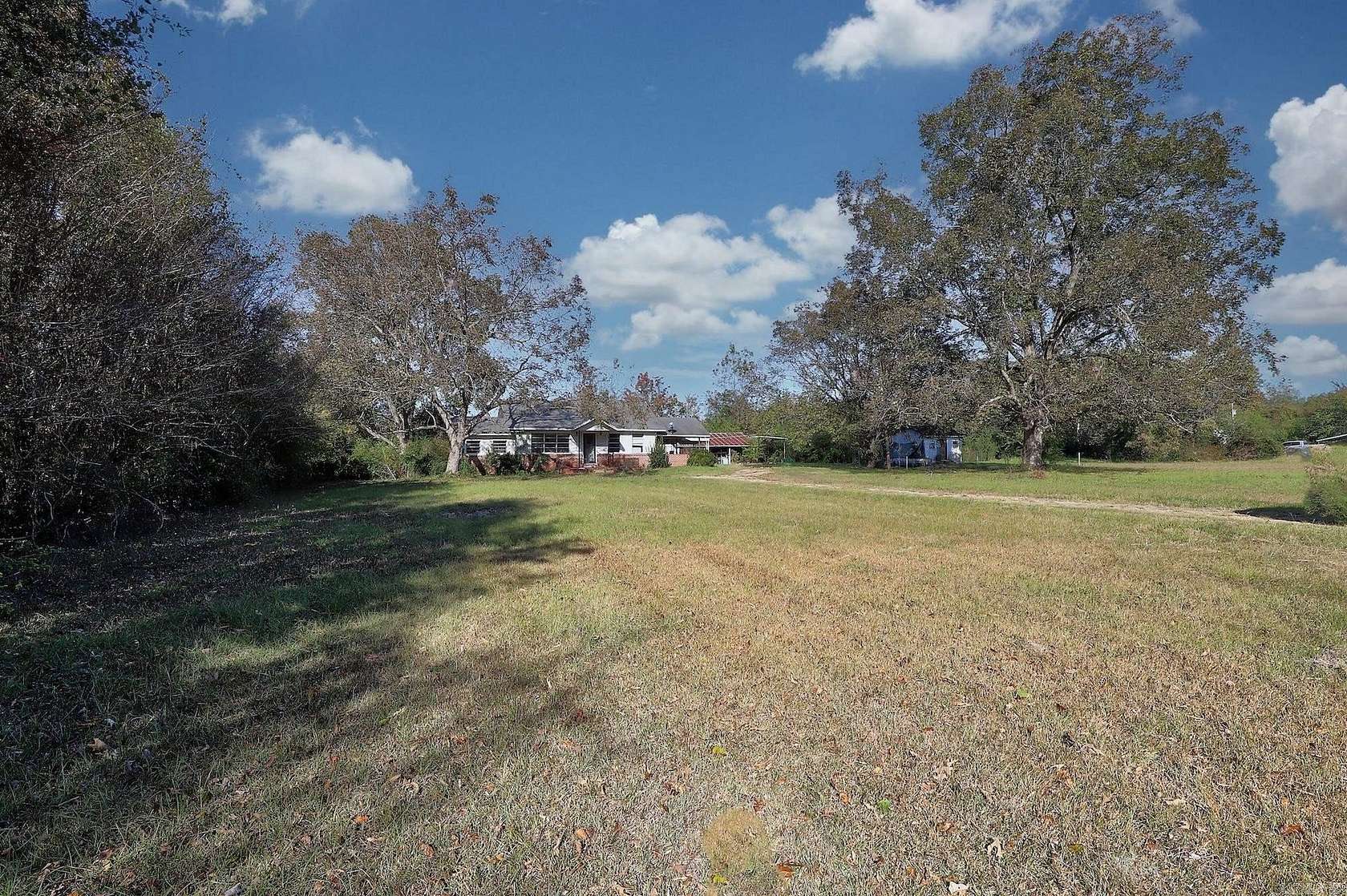 14.3 Acres of Land with Home for Sale in Texarkana, Arkansas