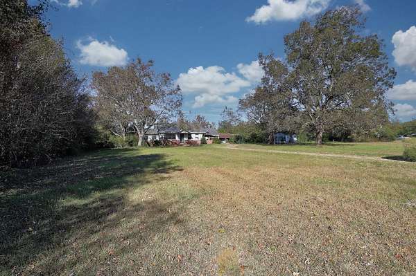 14.3 Acres of Land with Home for Sale in Texarkana, Arkansas