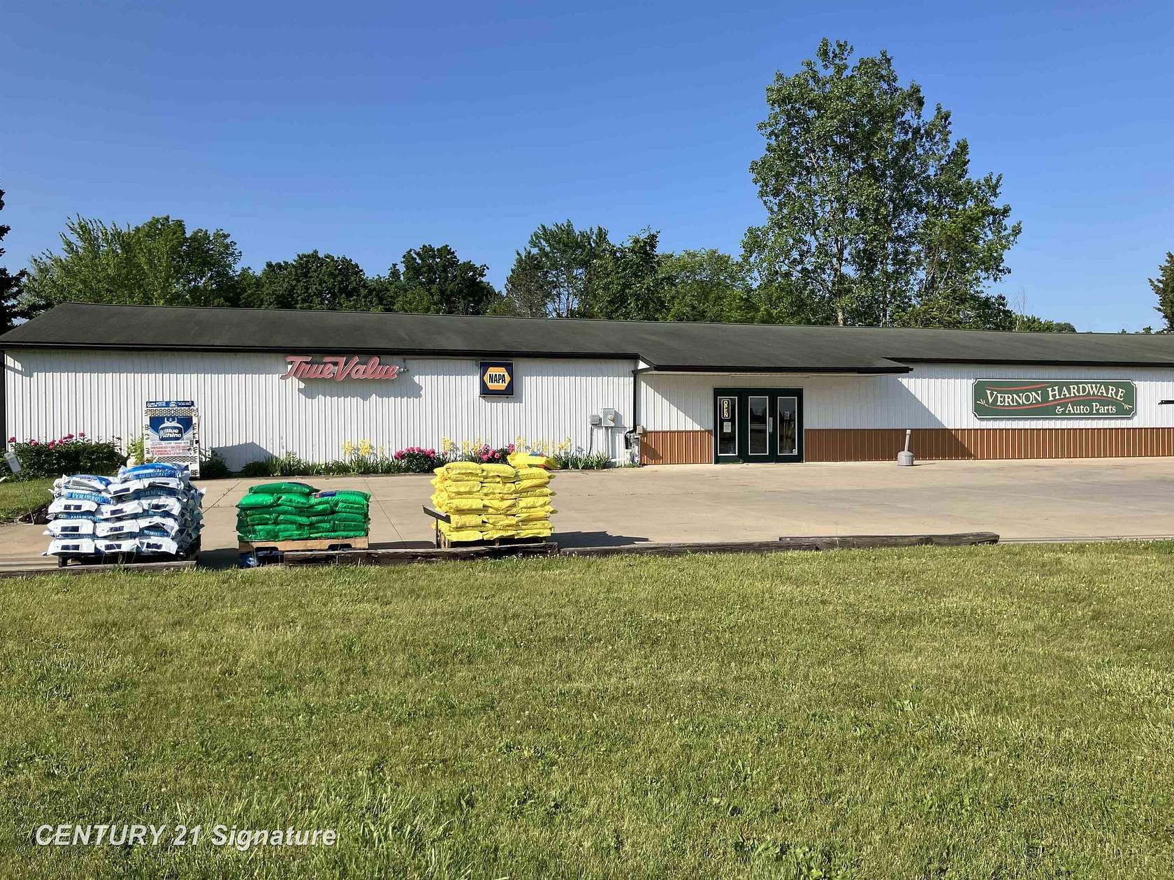 1.1 Acres of Improved Commercial Land for Sale in Vernon, Michigan